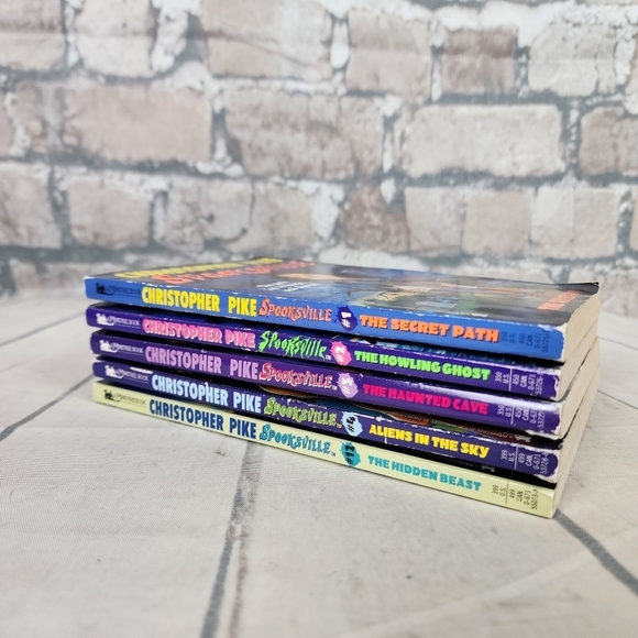 Vintage 90s Christopher Pike Spooksville Paperback Novels Set of 5 - Picture 2 of 12